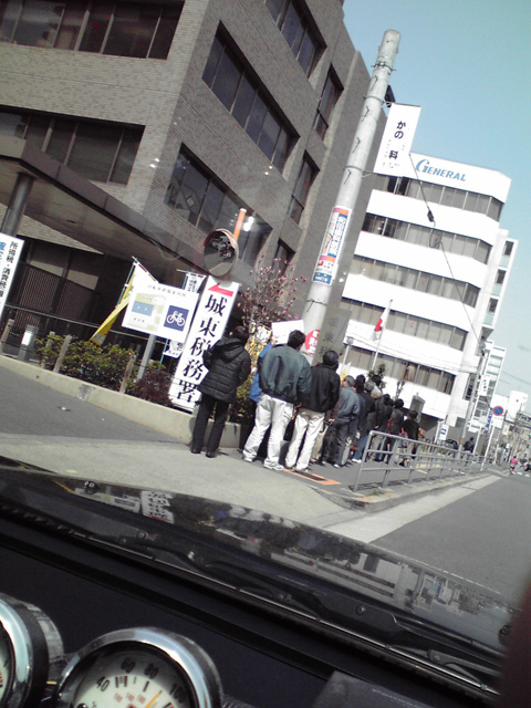 どこの新装開店やねん